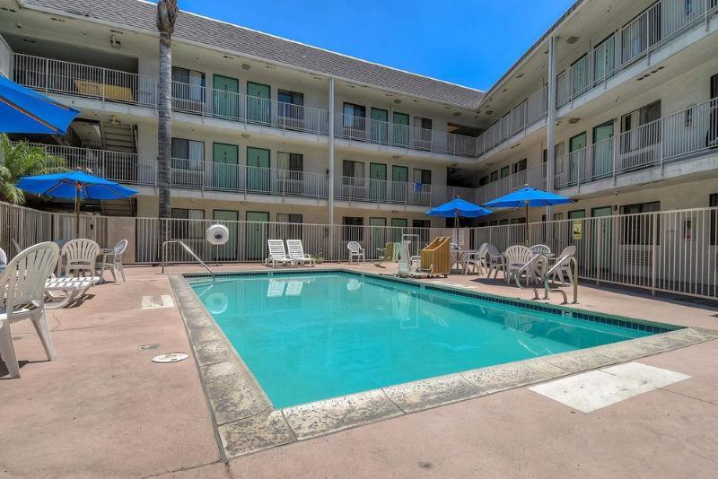 Hotel 6-anaheim, Ca - Buena Park 2*